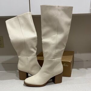 Zodiac Riona tall boots off white size 10M